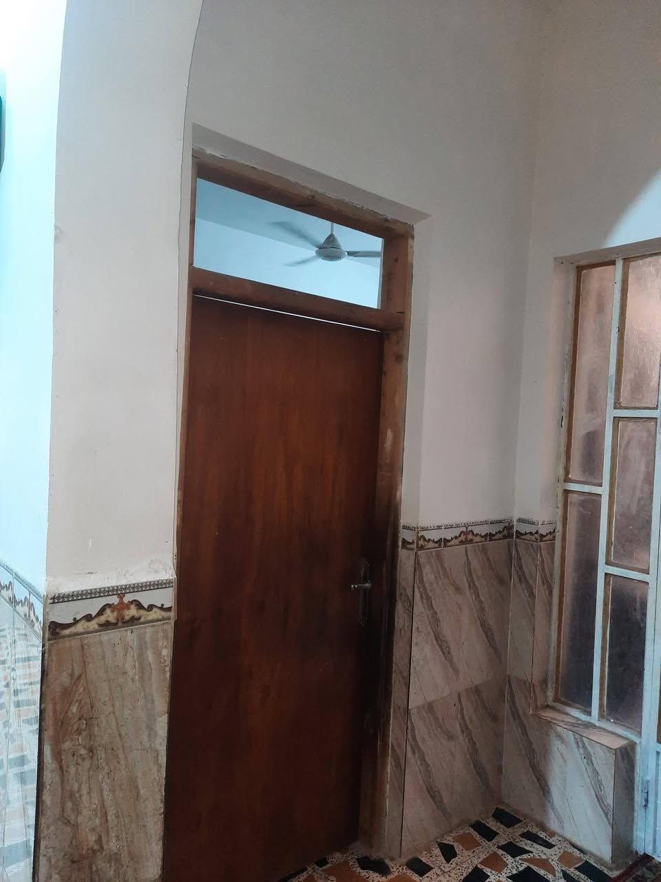 بيت للبيع مساحه ٢٠٠ متر
حي الحوراء بدايه شارع المله مبني طابق اول والثاني صاله وصحيات يحتاج قليل للطابق الثاني
يباع نقد او مبادره بيت جاهز للسكن
للاستفسار ***********
