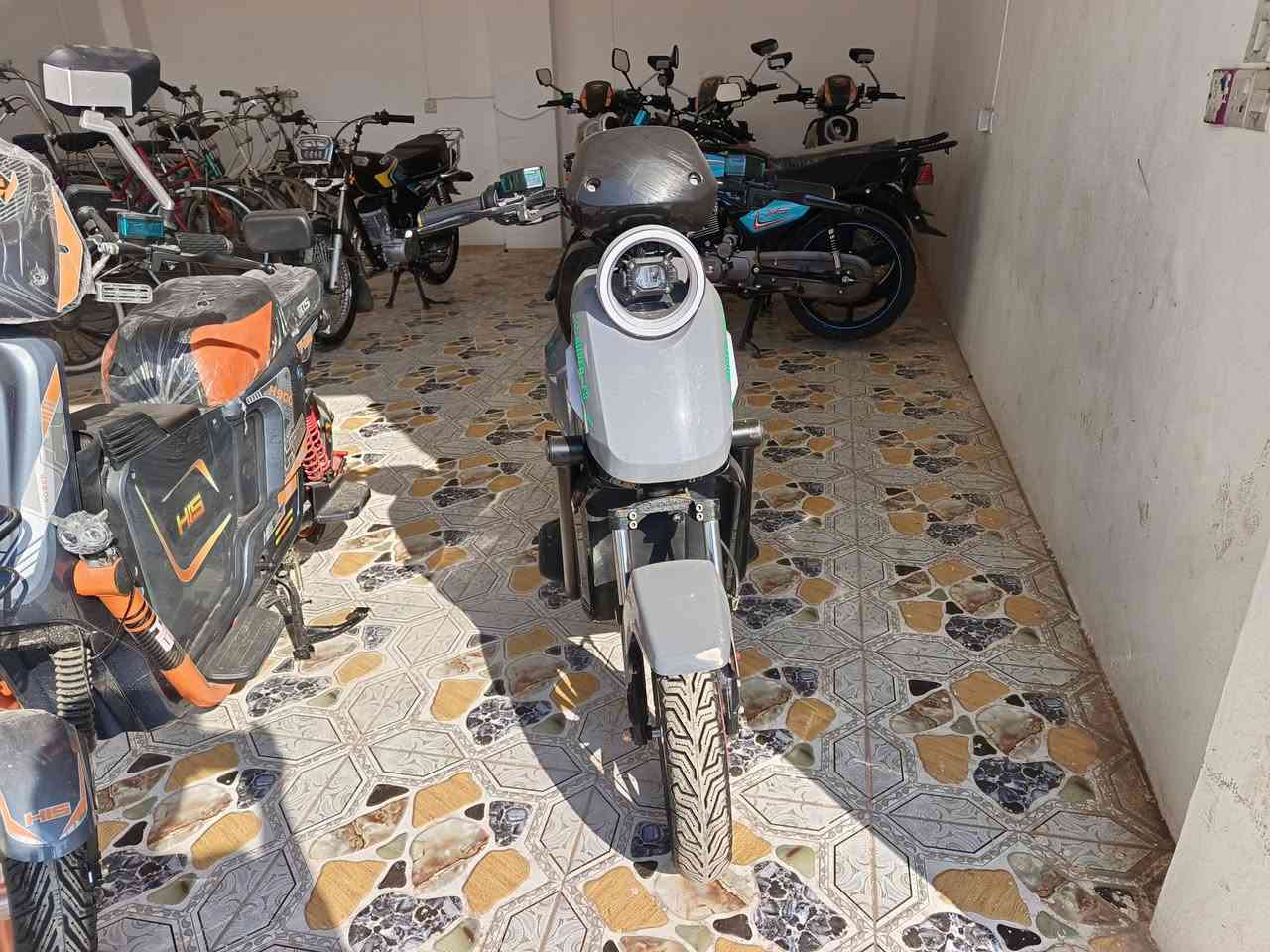 السلام عليكم شباب دراجه شحن للبيع موديل 26 800 وبيها مجال قليل حق الجيه دراجه جديده اسبوع صار لي من اخذتها وهذا رقمه خابرني وانا بخدمتك ***********
