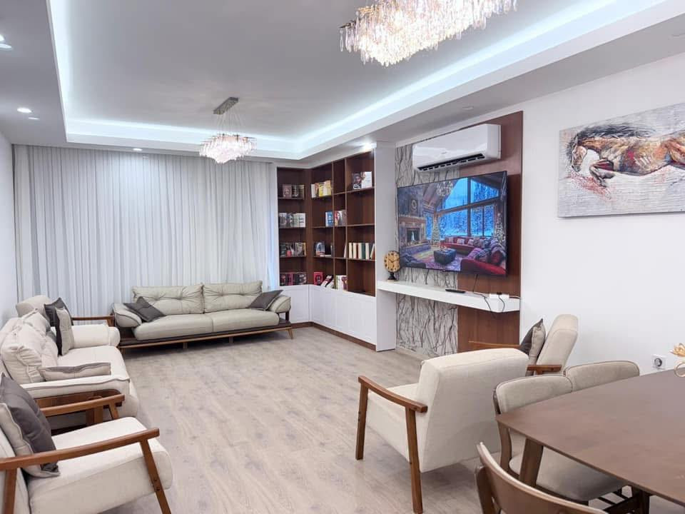 ⁉️مقدمه تبدأ من 13500$ فقط
التسديد على ثلاث دفعات اولى
والباقي أقساط مريحه تمتد من 7 سنوات إلى 10 سنوات

المساحات تبدأ من 115 متر وتوصل إلى 318 متر
تصاميم حديثه داخل مشروع فلوريا ستي
موقع فول رقم واحد قريب جدا من ماجدي مول
مثالي للسكن والاستثمار

للاستفسار والتفاصيل
واتساب أمين حمزة
***********
***********
