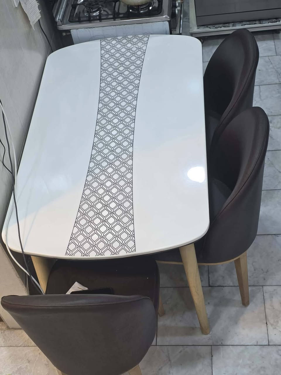 ميز طعام مرمر طبيعي 6 كراسي خشب زان السعر 350 مكان زيونه ***********
