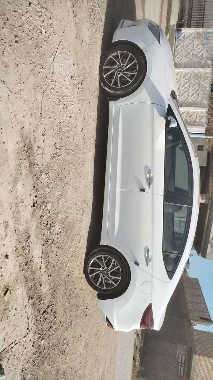 السلام عليكم سيارة لنترا 2019 سيارة فول مواصفات  رقم بابل . مكان السياره بابل سعر 165 رقم الموبايل ***********
