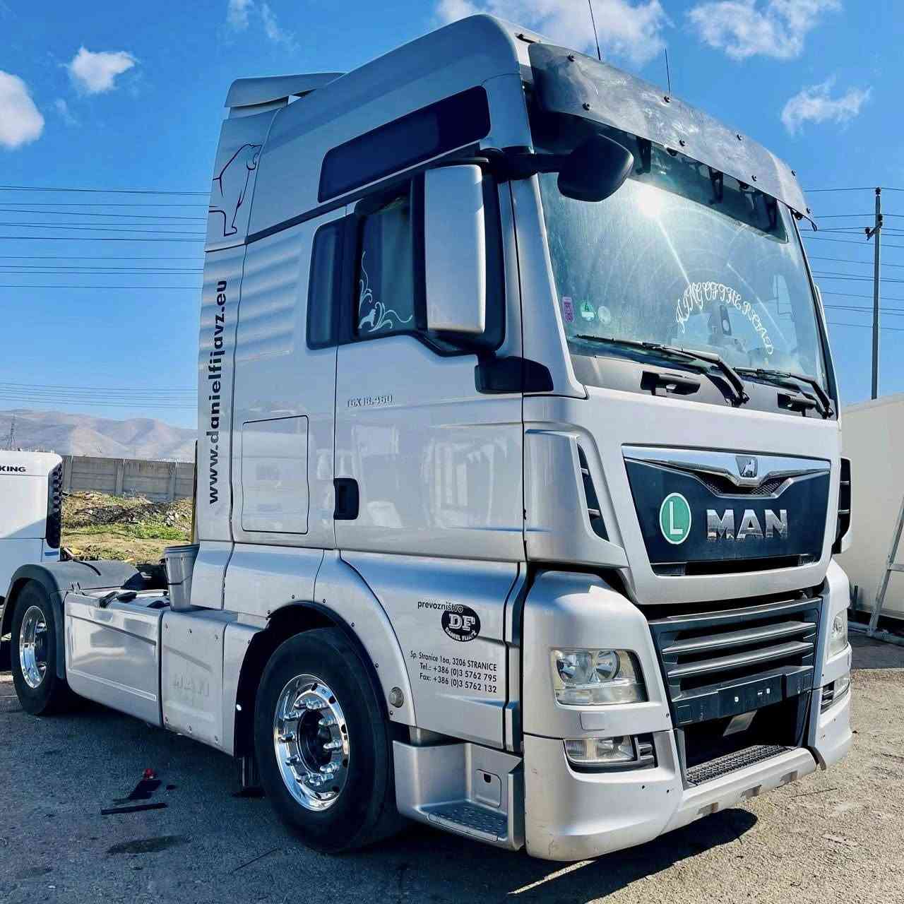 سعر/260$.      ::***********
MAN
حجم 460
موديل2019
فول مواصفات
رتايدر
سلاجة
كامرة و حساس
هورنات هوائية
سبايدرات
ويل كروم
