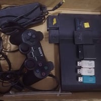 بلي 2 مع 3 فلاشات و4 ميموريات واحد منهم 46 ميغا العاب قوية ومعربة اغلب...