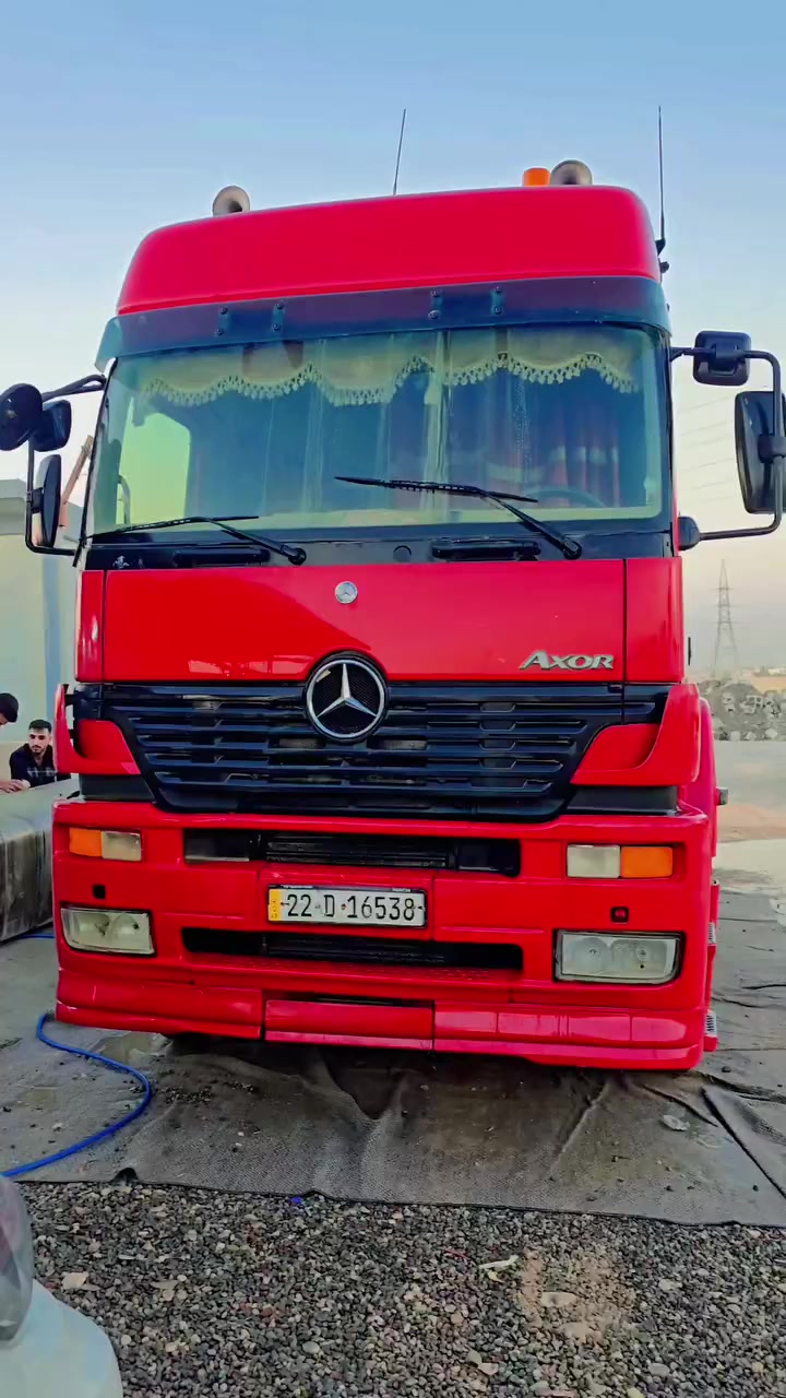 مرسيدس اكسور. 2004. الحجم 18 43. مواصفات السياره فولفو العادي. السياره مواصفات السياره جير عادي شاصي قصير
مربوط على السياره بودي قلاب بحار ثلاث دناجيل 47 طن دبرتايه البودي موجود رقم السريع كله جديد لسه 27.
البودي موجود. سنويه السياره جديد 2027. 
***********.. ***********.  مصطفى.
