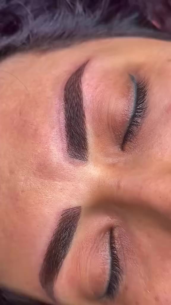 مرحبا ياحلـوات 😍♥️
جايتكـم بشغـل وعروض العيـد 
يم الماكيرا الماهـره تمارة الريس  
شوفو جمال الشغـل ولا غلطـه ماشاءالله شغل يجنن 
والاسعـار 😍♥️
 تقنيه مايكرو ٥٠ 
فايبروز ٦٠
نحت مع تضليل ١٥٠ 
نحت فقط ١٠٠)العنـوان 
 بغداد الدورة الميكانيك شارع الفورتات
رقم الحجز ***********
