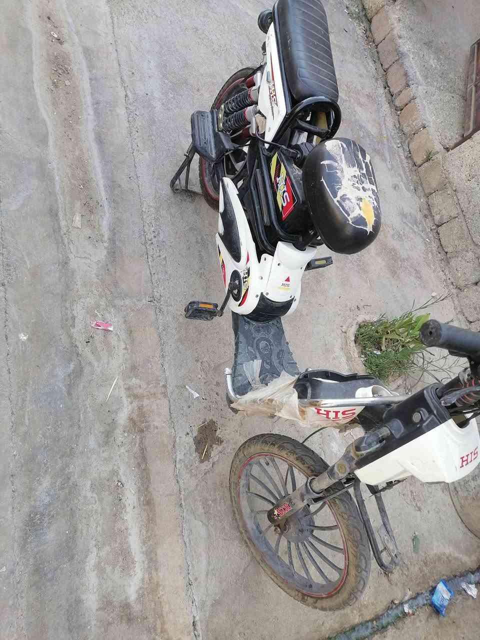 بايسكل شحن للبيع اي عيب ما بيه شرط وياه شاحنته. 
كهربائيات والشاشه ما يشتغلن فقط 
سعره 175
رقمي #***********
مكاني صيادة

