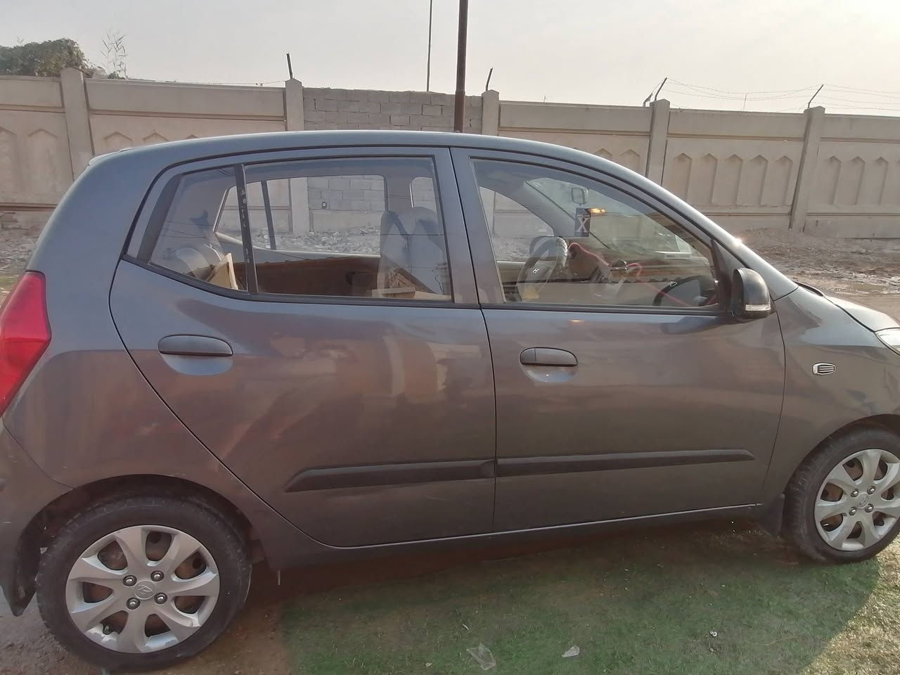 ​🚗 **للبيع لدواعي (التحديث) ** 🚗
النوع: [سيارة هونداي i10 موديل 2015]
​الممشى: [72.5] كم.
​المواصفات: ستاندرد
تخم تاير جديد، باتري جديد، كامرا، حساسات خلفيه اماميه، رقم إنكليزي الجديد
رقم بغداد 11
​الحالة: نظيفة جداً واستخدام شخصي راقي، المحركات والبدي على الشرط (الفحص في أي مكان يختاره المشتري).
​المطلوب: [8500 $] 
📍 الموقع: [بغداد]
📞 للتواصل والاستفسار (واتساب فقط): [  ***********]
