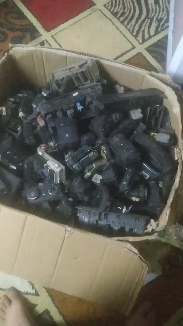 السلام عليكم اخوان غراض اصلي حاوية شلع واصل الباب بيتك 175للتواصل ***********
