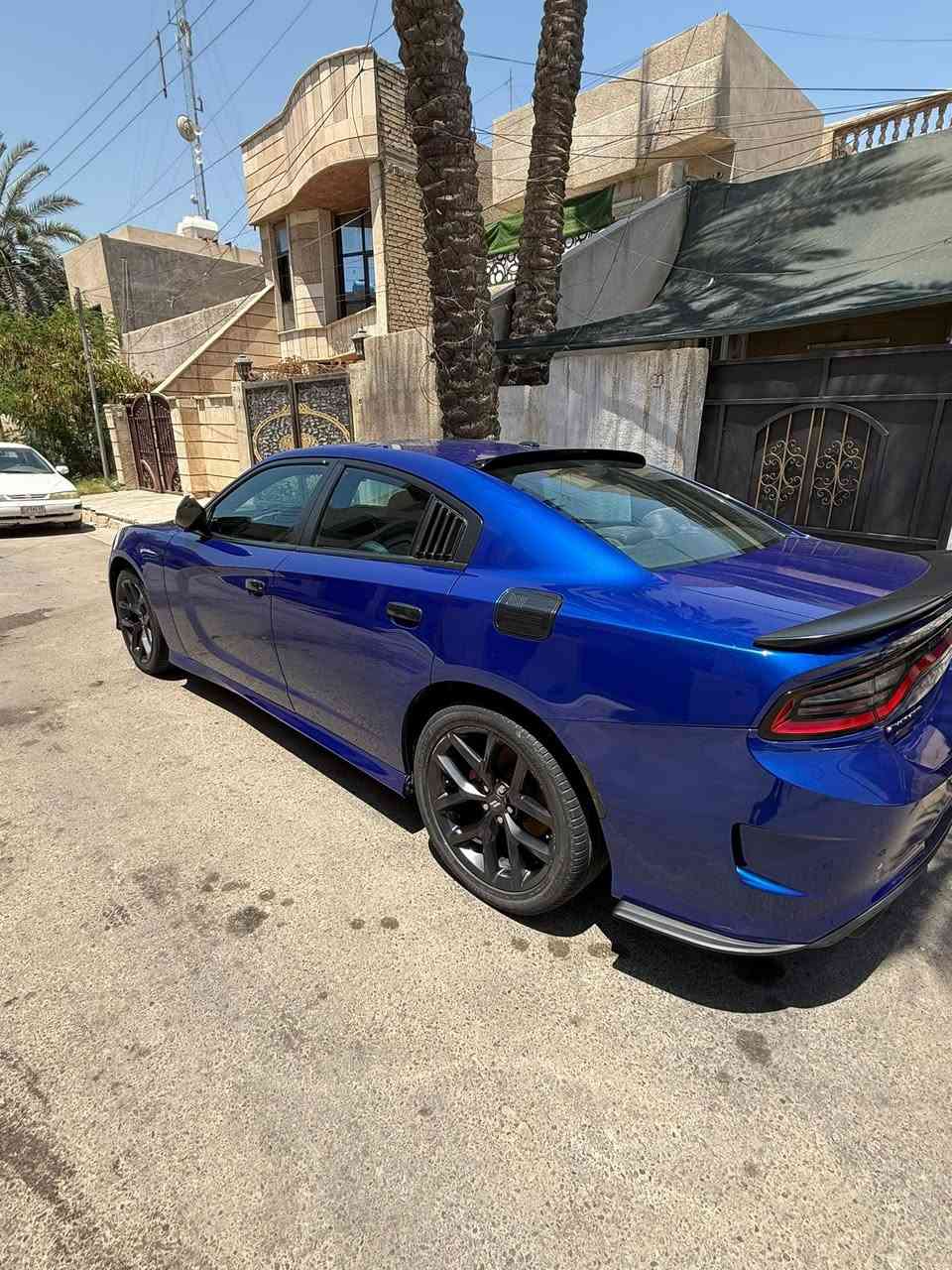 سلام عليكم
دوج جارجر 2022 sxt 
السيارة محدثة srt تحديث كامل درجة أولى السيارة نصبتها كلش حلوة 
السيارة بدون حادث بس البنيد مصبوغ مال تحديث فقط بيه شخط بالقمارة مال تحميل بسيط 
السيارة رقم أربيل دولي باسمي تحويل ثاني يوم 
مكينة 3600 مكفولة خير من الله 
ماشية 95 الف 
كير حدادية تبريد جدد 
تخم تاير ويل كب 20 مال gt 
داخل جلد كشن كهرباء تشغيل عن بعد شاشة 📺 كامرة خلفية حساسات خلفية لد متغير على التلفون عدسة عين الشيطان 
مكاني بغداد السيدية 🏠
السعر 225 وبيهة مجال 
للاستفسار ***********📞
وأعتذر على الاطالة 🤍تحياتي
