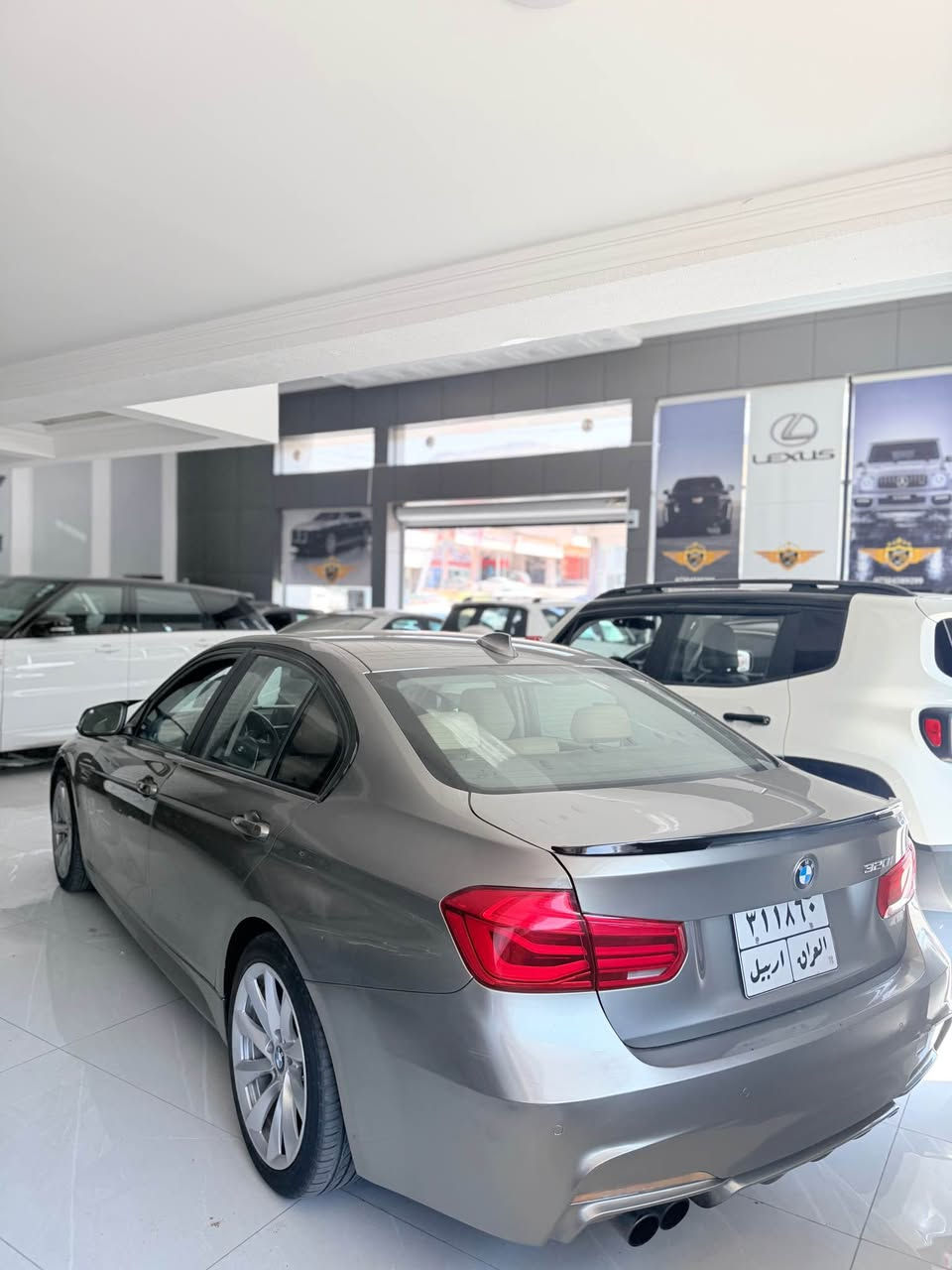 Bmwموديل 2018 
سياره فول مواصفات 
كوشن خزن 
كوشن هيتر 
داخل زه ر 
رادار سلايت 
فول فول 
گير مكينه جديد بئ صرف بئ نفخ
2 قطع صبخ سه رئ شاصي يئ گرتي 
ارباك سترين و دكمه يت فه بين
دشبول بشرط 
4 تايره جديد 
4 مود ايكو سبورت نورمال + سبورت 
سعر 137$ ورقه 
غرامه 450 هزار سعرئ هيت خار 
رقم تلفون ***********
مكاني دهوك زاخو, دهوك
