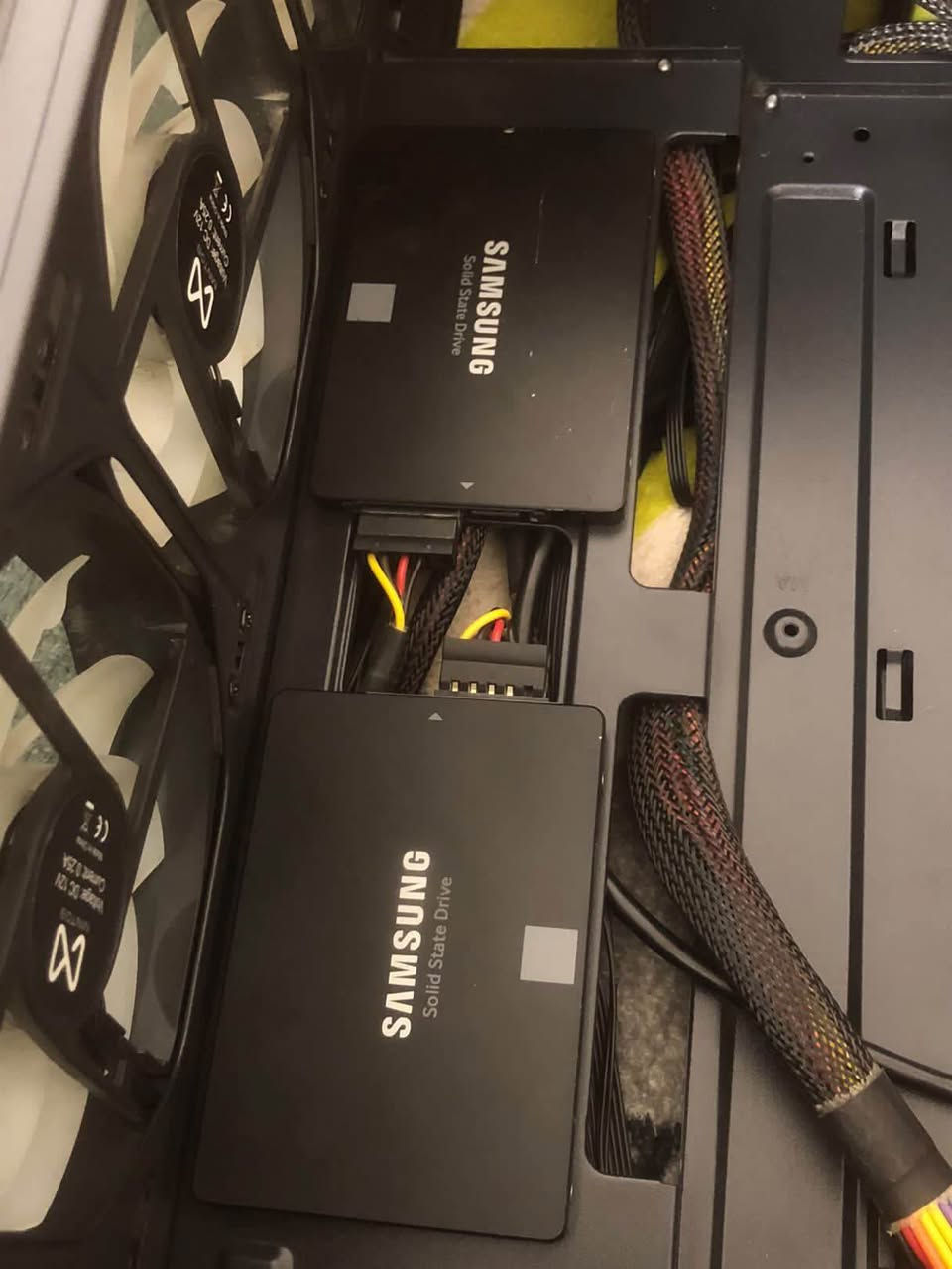 يالله 
السلام عليكم 
للبيع شباب كلهن شغالات 100‎%‎
بورد B550 asus tuf gaming M RGP (160الف)
هاردات سامسونك ثنين  500 *2 جدد استخدام اقل الشهر  الواحد (75الف) هيلث god
باور سبلاي 500 واط ثرمليتك RGP (50الف)
كيس نضافه 100‎%‎ هوه ومراوحه وجامته ب(65الف) 
كارت RX 580 8g جديد ويا كارتون ب (90الف)

الاسعار ثابته بدون عموله شبابنه الطيبه ❤️
(ردت اكمل التجميعه وما صارتلي القسمه كلشي بسعره واقل من سعره جاي ابيع)

ماعجبك السعر تكدر تعبره وشكراً

ادمن🤍 النجف, العراق


**إذا كنت صاحب هذا الإعلان وتريد حذفه لأي سبب، رجاءا أرسل رسالة إلى الدعم الفني**