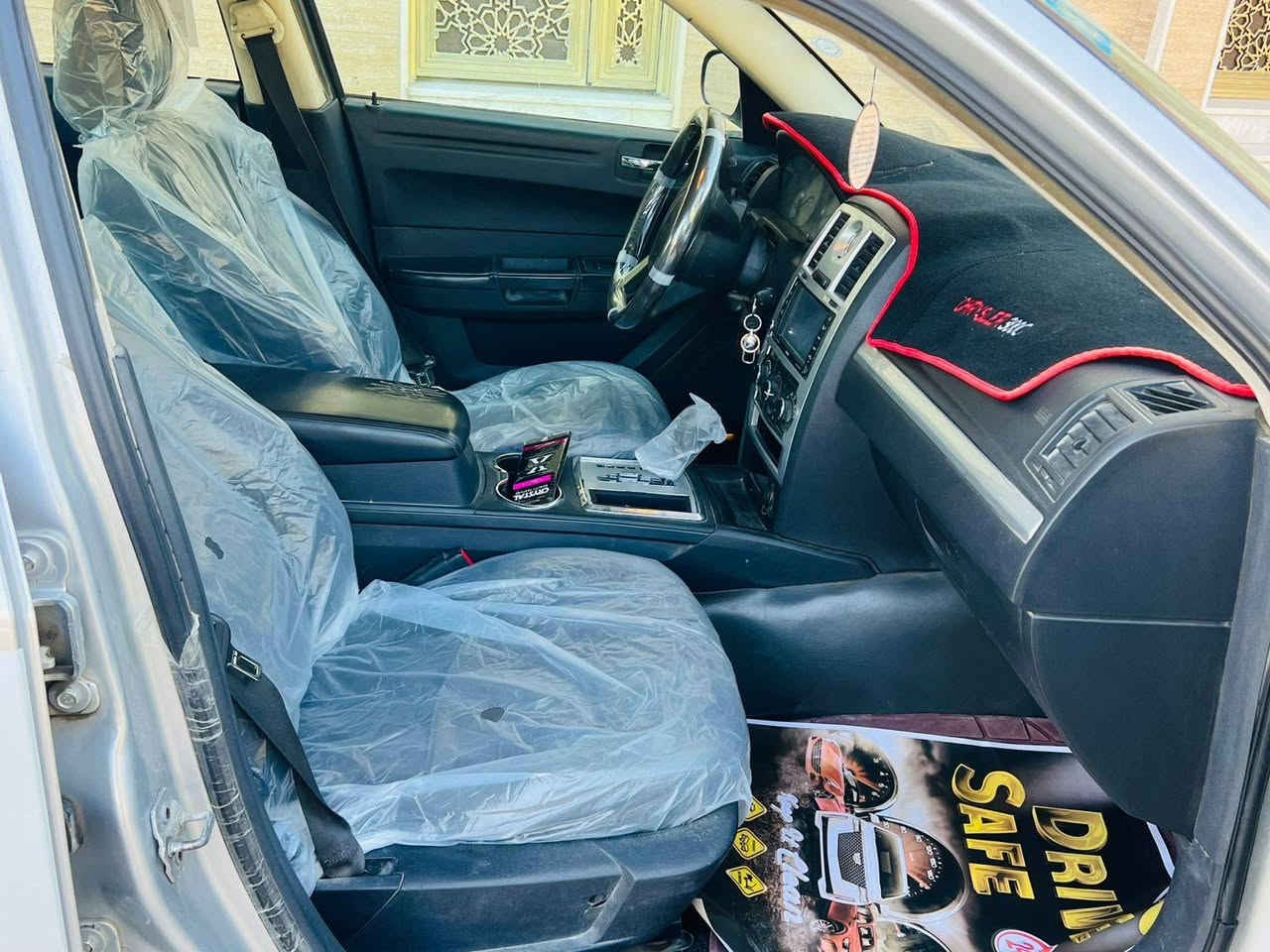 سلام عليكم ورحمة الله وبركاته لبيع فقط وبامه مديل 2008رقم بصره مشروع وطني
مكينه 3500
السياره وارد كندي كفاله من الضربه وتبديل وصبغ ماعده جاملق امامي بدون فتح السونار بل منشور 
جاهز من حداده تخم تاير ويل 18عنكبوت 
لايت زنون اصلي 
شاشه قلاب السياره كلش حلووو اوجاهز مال جناي 
السعر 112اوبيه مجال لشراي مكان السياره بصره قضاء المدينه ***********
***********
