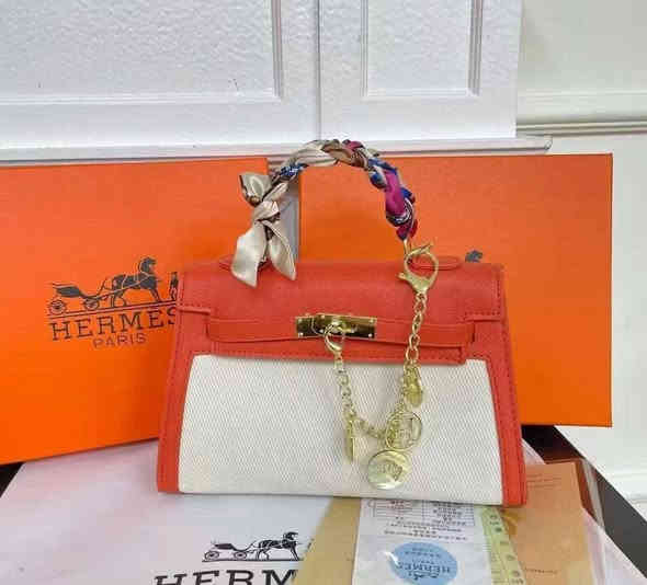 حجم صغير العرض 22 سم ارتفاع 14 سم  
#احذية_وحقائب_خالد خانقين مجمع شاكر رضا
 توصيل داخل خانقين وكل المحافظات 
واتساب *********** 
صفحتنا على الانستا 
‏https://www.instagram.com/khaled_bags_shoes?igsh=aHgzNnAyeDc0cGd1
السناب 
‏https://www.snapchat.com/add/khaledzahawe?share_id=GwP3kgwzTro&locale=ar-EG-u-nu-latn
التيك توك 
‏https://www.tiktok.com/@khaledzahawe?_t=8kEouIPTpO1&_r=1
الفيس 
‏https://www.facebook.com/khaledbagsshoes?mibextid=ZbWKwL
