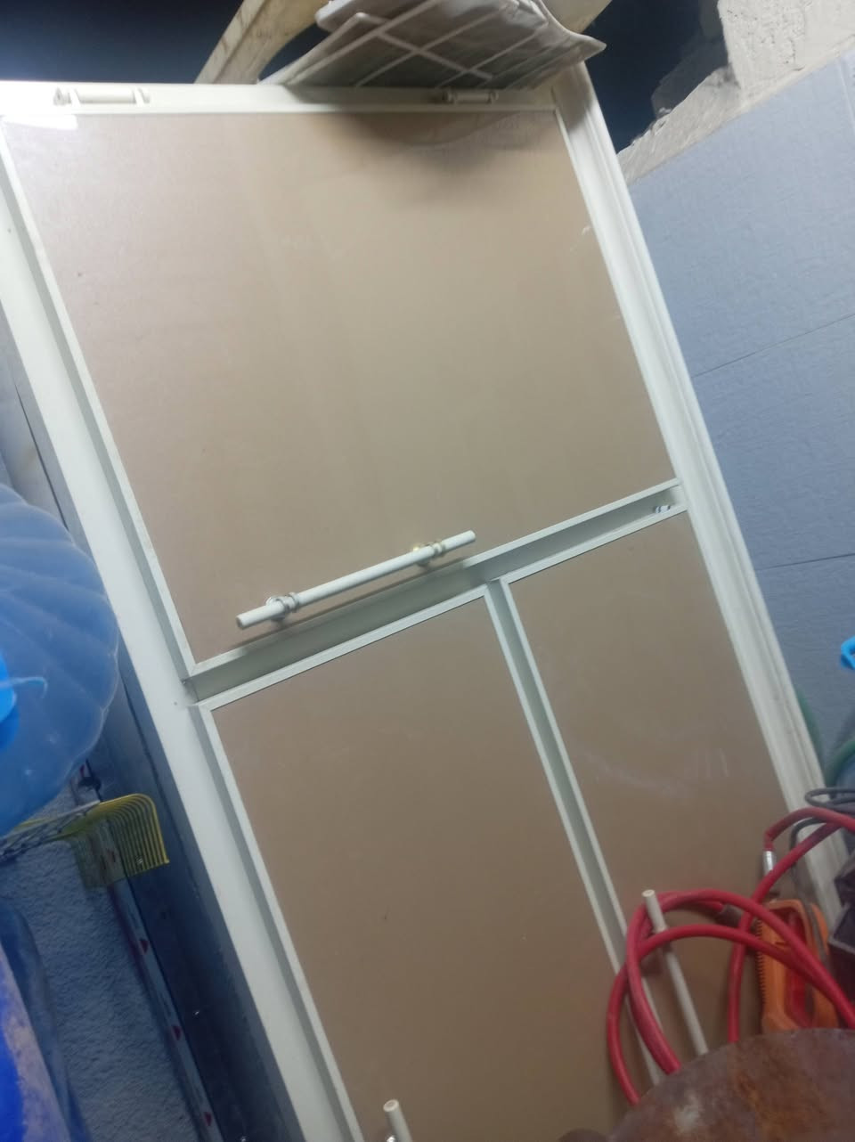 كاونتر 4 قطع داخله نضيف فقط بيبان يرادلهم براغي سعره تفضلو خاص هذا رقم***********
