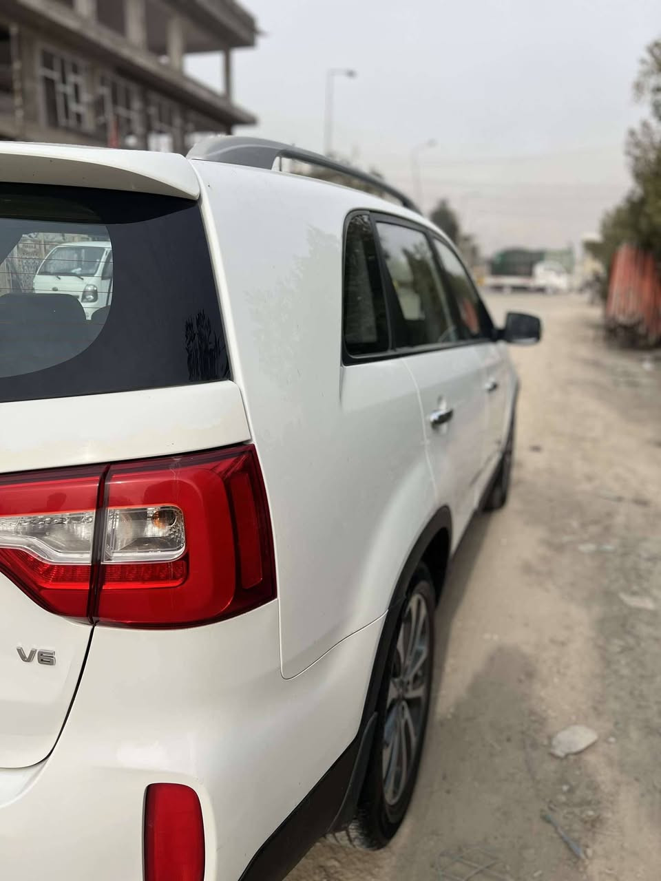 سورنتو  2015  كويتي 1/1
رقم بغداد مكان السيارة بغداد 
محرك 6سلندر 
لون ابيض صدفي 
داخل جلد قرميدي
كامره +حساس امامي خلفي +تحكم ستيرن+زراك لايت +7راكب +ثلاث قطع تبريد 4️⃣✖️4️⃣ 
للاستفسار اتصل على الرقم 
بيها صبغ ربع الباب ونص جاملغ خلفي أثر شخط بدون تصليح أو معجون
‭***********
