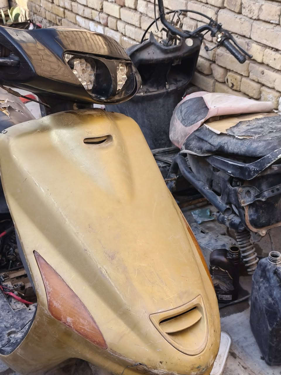 السلام عليكم دراجتين للبيع الصفره شغاله وبنجر والثانيه كايمه وغراضها موجوده للبيع ب ٢٥٠ مكاني الديوانيه الحضارة وهذا *********** رقمي ابيعهن ثنيناتهن ما ابيع بس وحده ثنينهن ب ٢٥٠
