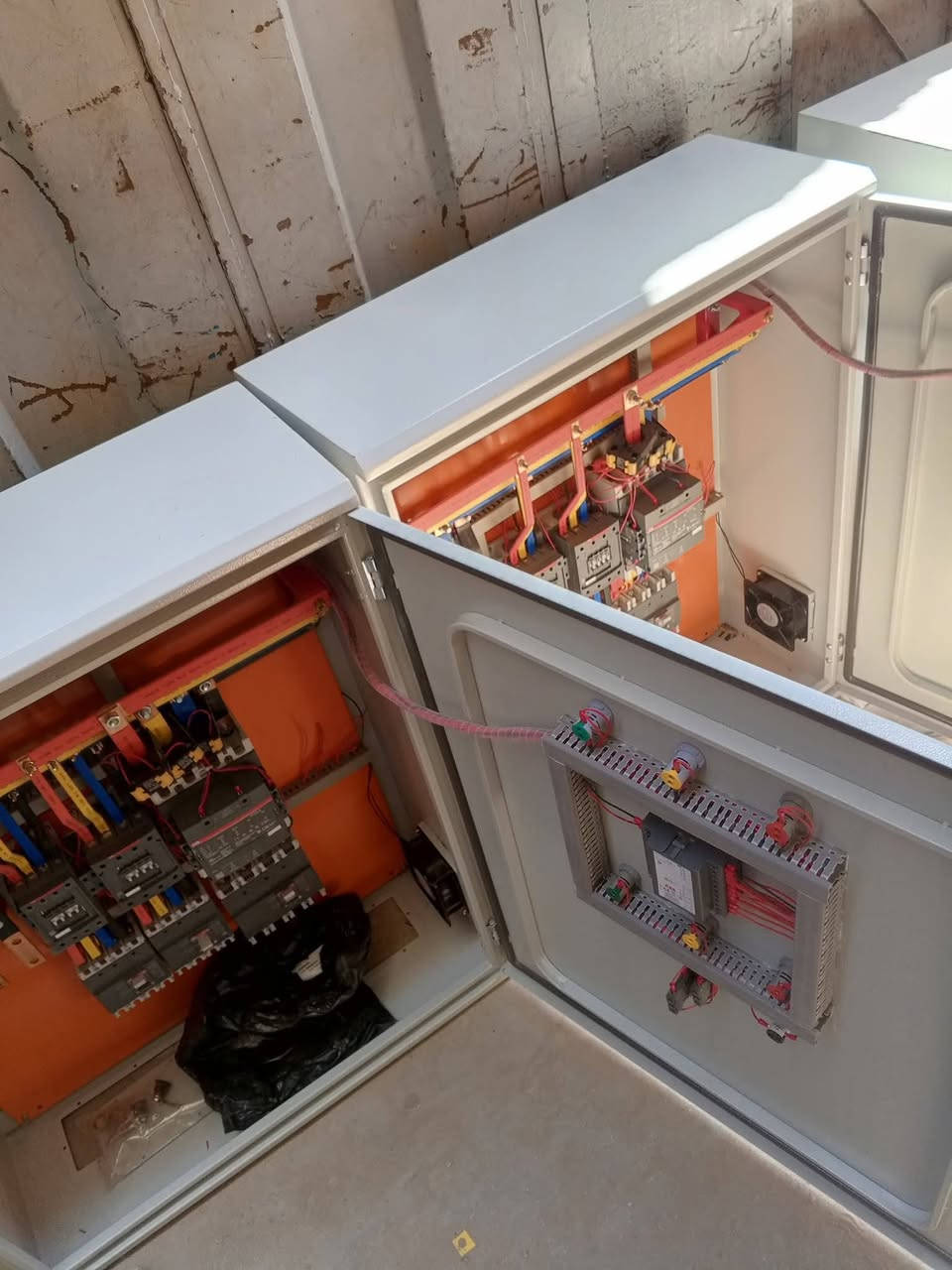 السلام عليكم ورحمه الله جزئ من عملي للتواصل على الرقم *********** ابو مصطفى عمل بوردات وجميع اعطال الكهرباء ادمن ارفع المنشور والرزق ع الله
