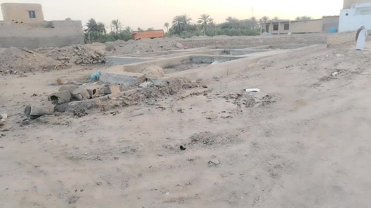 ***********
قطعه زراعي با المصب الشرقي خلف محطة مال القطار المصب الشرقي كل الخدمات متوفره مساحه 200 متر السعر 10 وبيه مجال بصيط كل الخدمات متوفره
