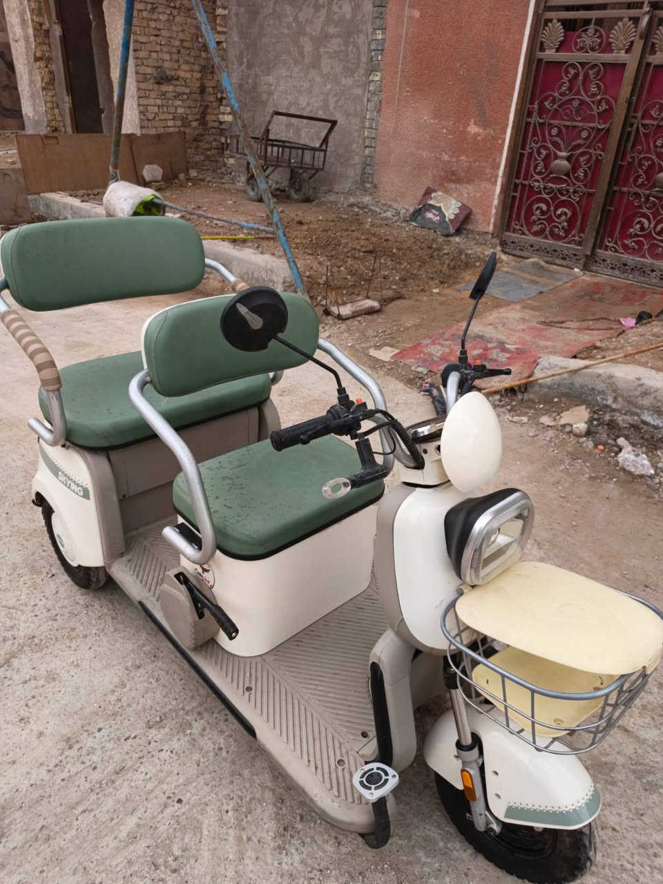 سلام عليكم  دراجه شحن لذوي الاحتياجات الخاصه جديده بمعنى الكلمه  سعر1100 العنوان مدينه الصدر هاتف ***********
