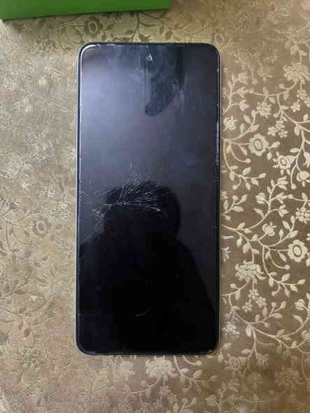 سلام عليكم تليفون للبيع نضيف بس شاشة تفطرت بس مامثر عليا سعر مناسب ٥٠ الف مكاني مشتل رقمي ***********
