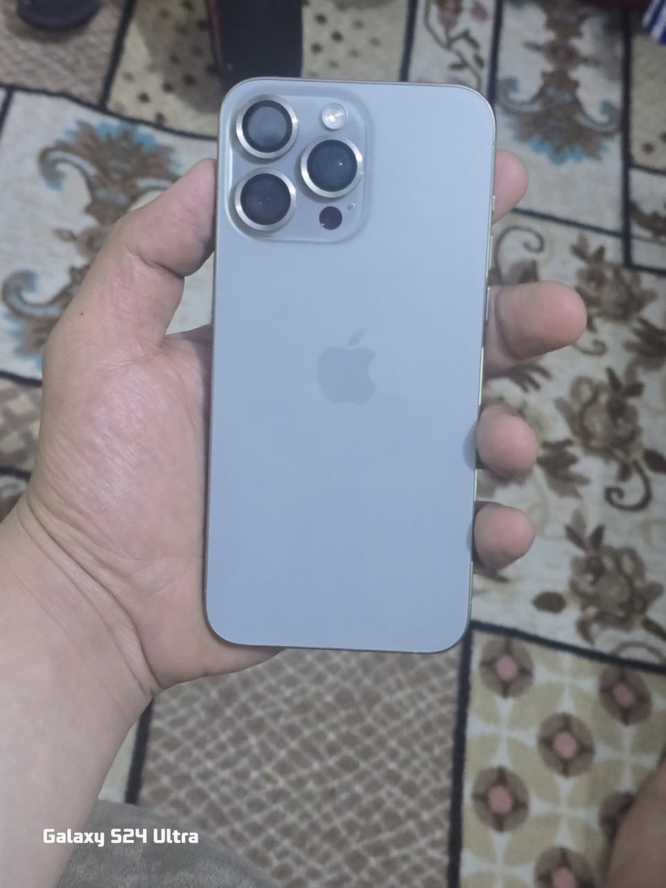 السلام عليكم ١٥ برؤ ماكس مكفول شرق اوسط تك بطاريه ٩٧ نضافه ١٠٠% السعر ١٢٠٠ او مراوس ب١٧ برؤ ماكس معا الفرق المكان النجف الاشرف ***********
