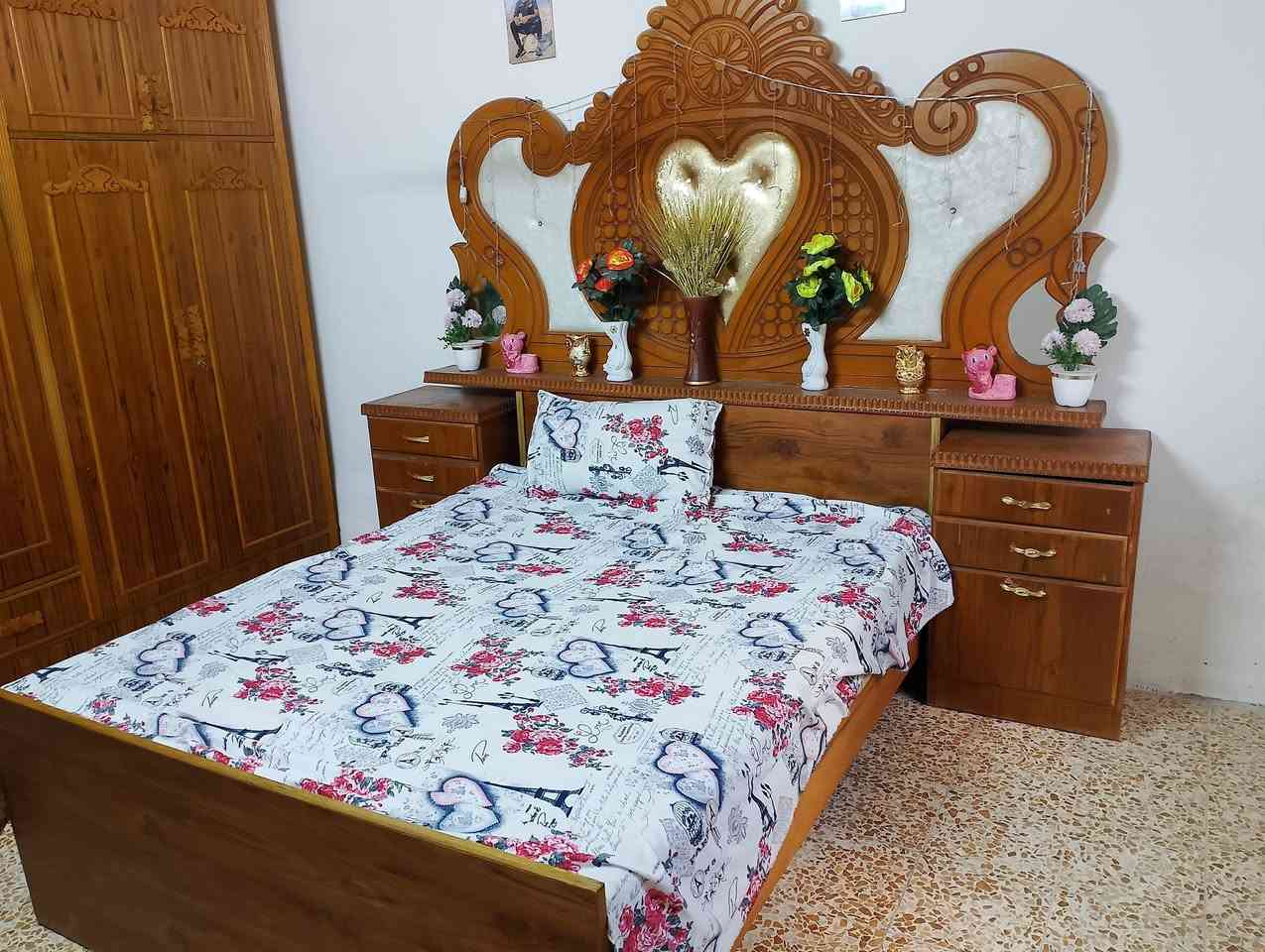غرفه نوم للبيع نضيفه مثل الصوره سعرها 600 بيها مجال قليل عنوان حي الصديق الاتصال ***********
