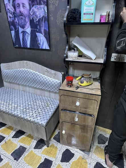 غراض حلاقة للبيع بسعر مناسب 

عارضه mdf صاج 55 الف 
قنفة صاج قماش وتر ضد مي ب45 الف 
كرسي حلاقة جك عاطل سعر 40 الف 

غرفه تنظيف كامله :
• جهاز هايدروا فشل 
• جهاز بخار حار بارد 
• سدية متحركة جك ظهر وقدم 
• مرايا صاج ابيض مع أناره داخليه 
• عربانه 6 طوابق مستلزمات تنظيف 
#مستلزمات تنظيف هديه وصور حلاقة 2 وياهم هديه 
#بسعر 375 الف 

***********  مكاني ديالى  ( قريب ع بوابه بغداد  ) 
ورة حسينيه مال راشدية
