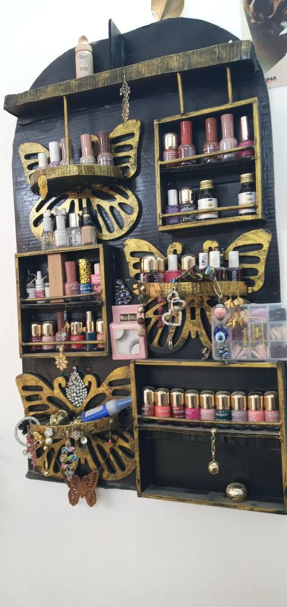 بيع تخم قنفات جلد مع طبلات مع بردات  بسعر مناسب ،،
وبيع فاترينه  عرض ضوئيه وفاترينه جداريه هيه والغراض البيهه، استفسار واتساب ***********
