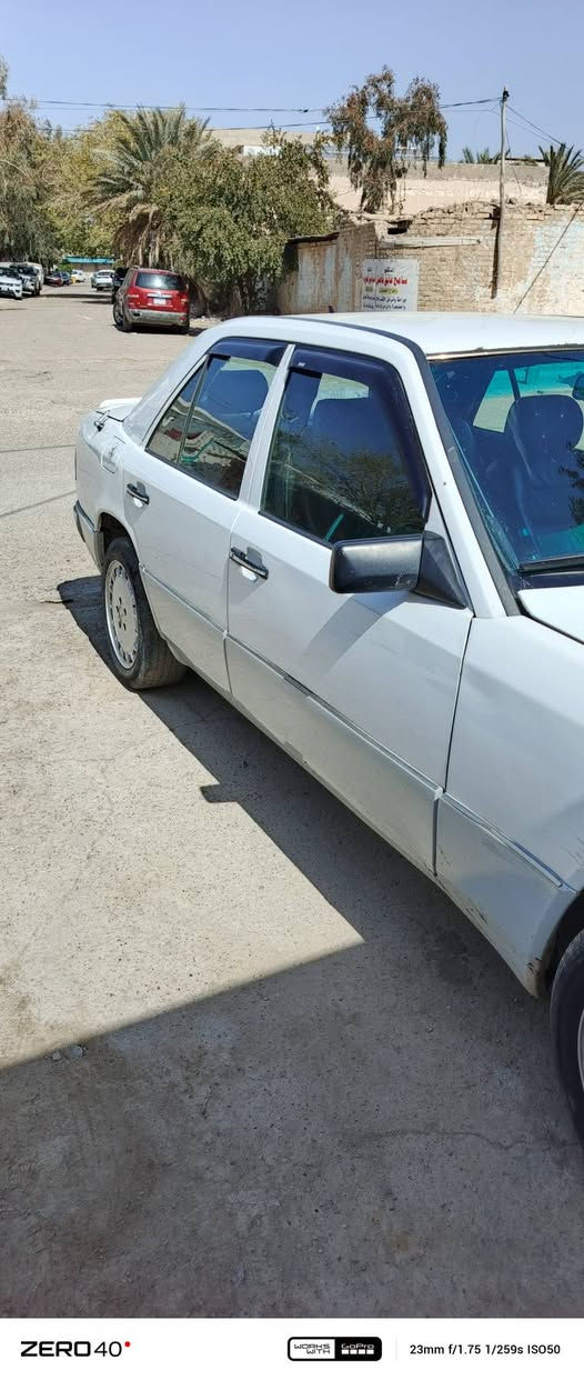 مارسدس موديل 1993 
وارد ياباني كير ومحرك بطه 3 الاف ونص 
سياره نضيفه خير من الله تبريد شغال سنويه للسنه 30 
رقمها انكليزي كركوك دولي سياره نضيفه حلوه نصبتها كلش حلوه  
#سعرها_75_ورقه
#العنوان_ديالى_بعقوبه_دور_الزراعه
#الاستفسار_الاتصال_بالرقم_***********
