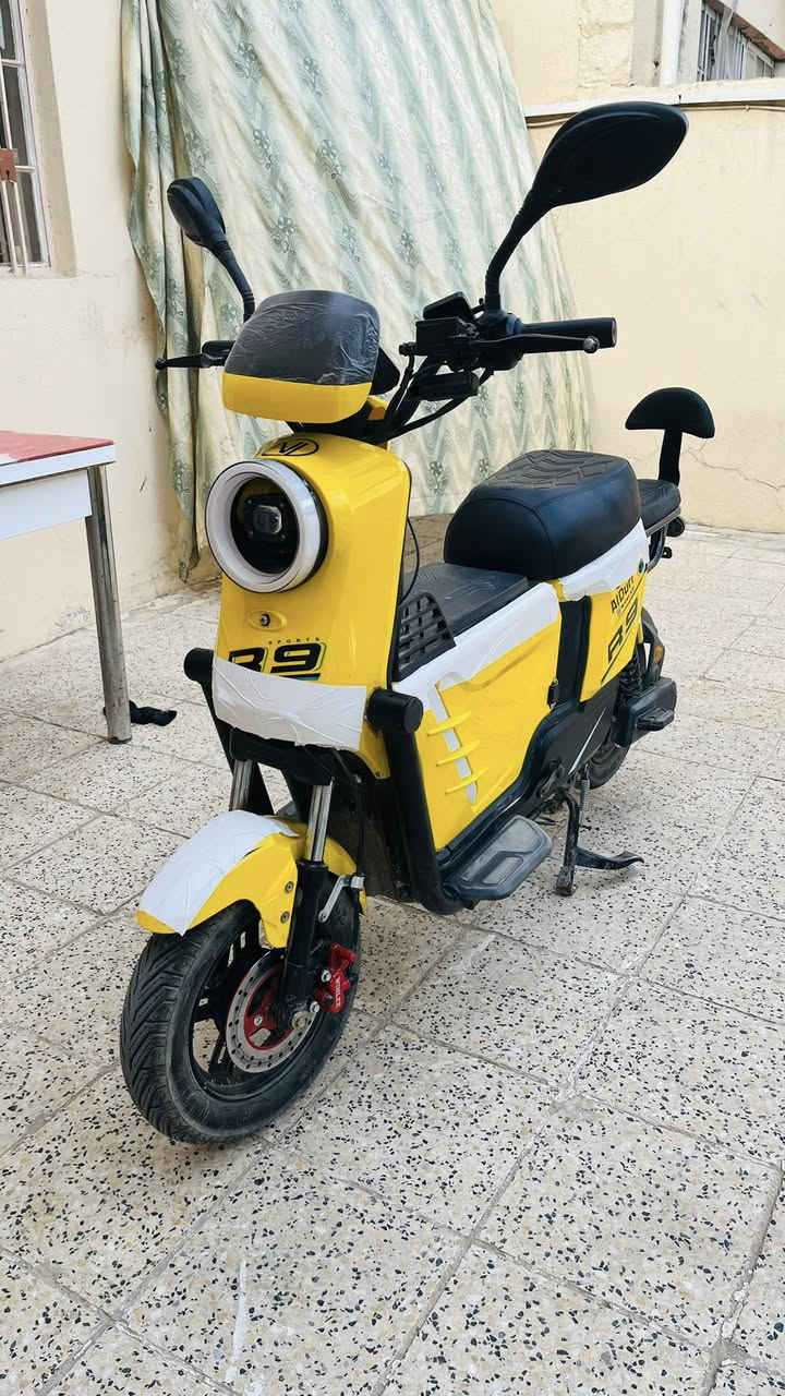 السلام عليكم للبيع مأطور شحن R9 ماطور جديد استعمال ثلاثه اشهر بطاريات حجم كبير 12v 32Aجديدة شرط 
الماطور بي درع +جنطه 
تشغيل مفتاح +كارت
الماطور جديد كلش 
السعر 550 
للاستفسار ***********
