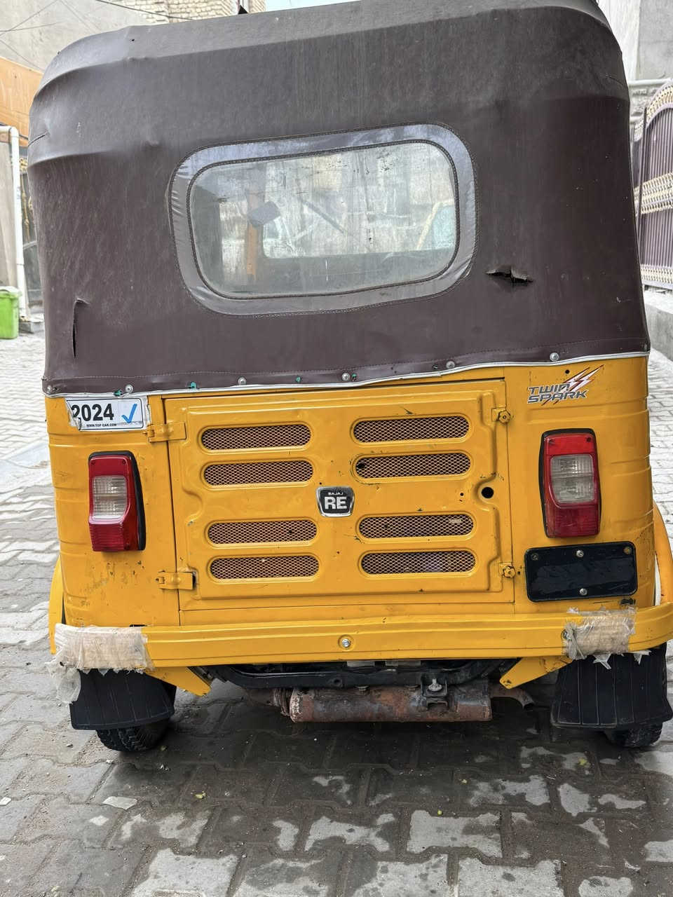 سلام عليكم تكتك للبيع 20شهر 4
التكتك اوراقها كامله كبل لترقيم مابيهن نقص   تخم تاير بنزات عنابير جدد المكينة تجفيت شركة فشك كلجات وكرنك وفشك كله جديد   
السعر 5600وبية مجال بسيط المكان الشعلة رقمي ***********
