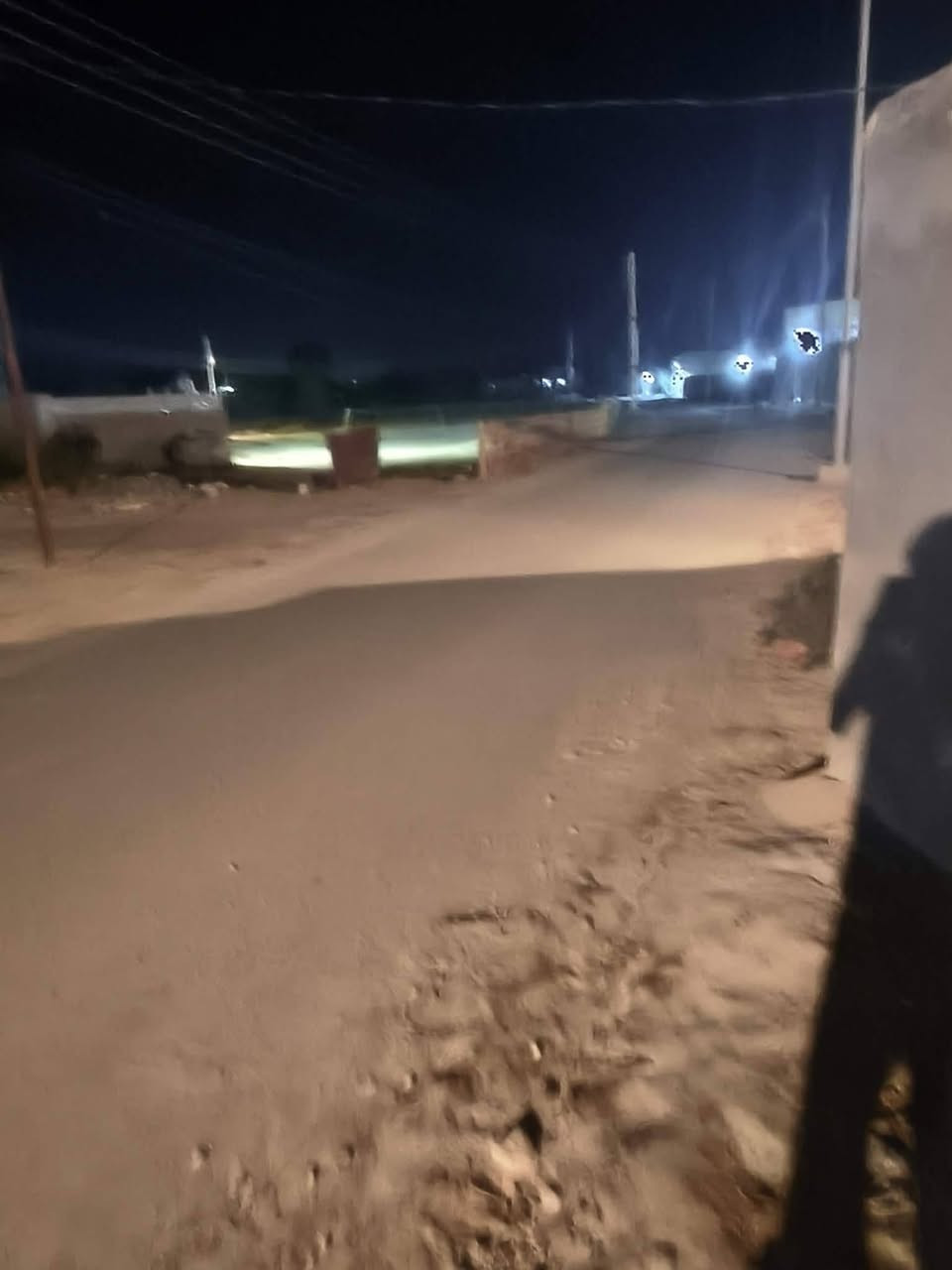 بيت للبيع مساحة ٧٥٠
عدد الغرف ٣  
الديوانيه ١٢ متر
حديقة مزروعه مساحة ٢٠٠
قطعة خلفية مساحة ٢٠٠
قريب لشارع لشط وقريب للشارع العام
ماء وكهرباء وتبليط  ٨ متر
العنوان طريق سوق ناصريه
 من جهة الشط
السعر  ٩٥ وبيه مجال
***********
