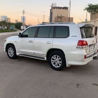 لاندكروز 2011 ستينيه  Gxri كفاله عامه  ماشيه 155 الف  مكينه 4600 المرغ...