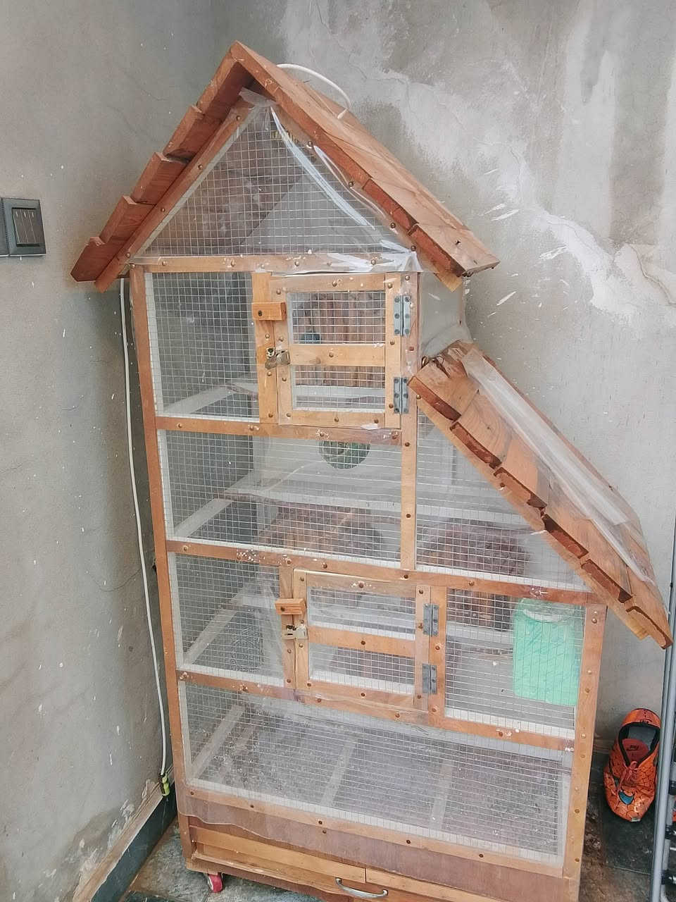 سلام عليكم قفص طيور زينه
قفص مرتب وما بيه كلشي نضيف وجديد لخشب ماله نوع ثقيل سعر 75
***********
