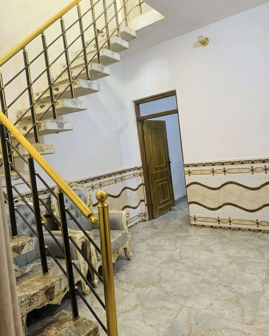 السلام عليكم ورحمة الله 🌿
للبيع 🏡 دار موقع مميز جداً
📍المنطقة: [نهاوند الثانيه خلف شارع عشرين ]
📐المساحة: [100] متر  طابق ونص
🧱الطابو: [صرف ]

✨مواصفات الدار:
▪️ طابق ونص
▪️ بناء درجة أولى
▪️ أرضية رفت مسلح
▪️ السقف صب
▪️ تصميم مرتب 

📍الموقع ممتاز

✔️ مدارس البنات والأولاد قريبة جداً

🤍 دار مناسبة للسكن العائلي وموقعه يخدمك بكل شي
✨ فرصة حلوة للي يريد بيت مرتب بمنطقة هادئة وخدمية

رقمي للاتصال: [***********]
