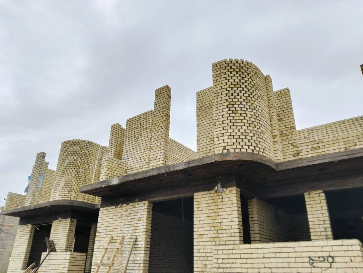 خلفه بناء متفرق حاليا في كربلاء ***********
