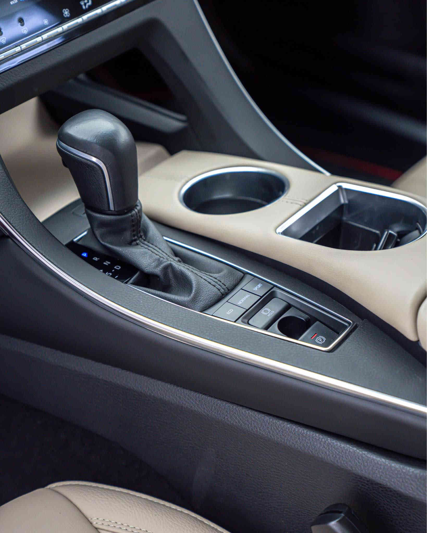 2022
‎کیلومەتر:31 هزار کیلومەتر
‎مەکینە :v6 
‎جوری سەقف: سلاید
‎کوشن: جلد+ھیتەر+تبرید+کارەبایی
‎دوخ:  كلين 
‎نرخ 350
‎رقم و سنوی جدید 
*********** دهوك
