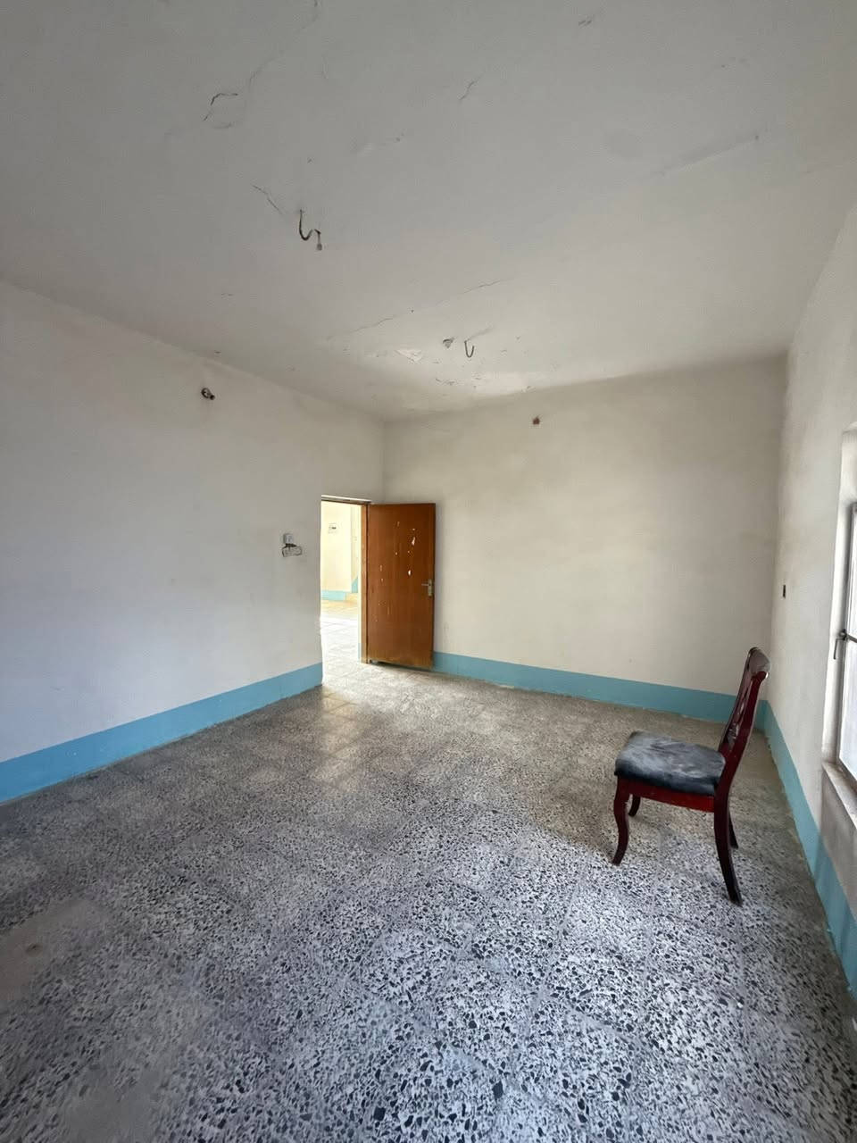 #دار_للايـــجــــار يصلح شركة او روضه او مؤسسه في ام الخيل مقابيل دائرة النزاهة مساحة 350 متر
يحتوي ع 7 غرف نوم وصالات عدد 2 وبراني ومطبخ حار وبارد وطارمة وسطح وصحيات عدد 4 …
—————————
#نستقبل_جميع_عروضكم
———————————————————
🔺#للاستفسار الاتصال ع الرقم التالي 
*********** 📲  
—————————————————————
او زيارة مكتبنا متواجدين 11 صباحاً إلى 8 مساء 
🔺مكتب دره المشرق للاستثمار والتطوير العقاري 
🔺العنوان:-حي الجزائر الشارع العام قرب مأكولات تشرين
