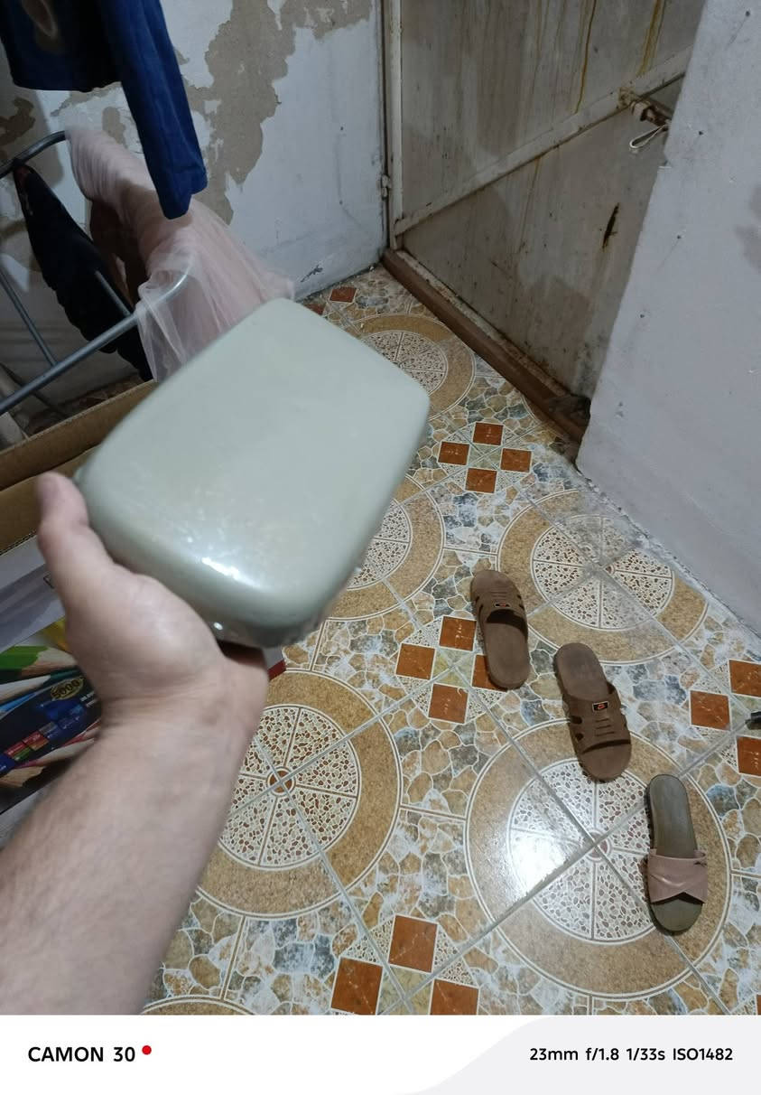 سلاوى خواى گةورة لة برايانى موسلمان
ئةم ئةشيايانة هةموى هى بيكاشؤية 
هةركاميكتان ويست لةخزمةتم هةمو ئةشياكان بةشةرتى بئ عةيبين تةنيا شاشةكان نةبي نازانم ايش دةكة يان نا
بؤ سعريش نرخيك بلين بةدلم بوو پيرؤزت بيت 
لة هةوليرم ***********
