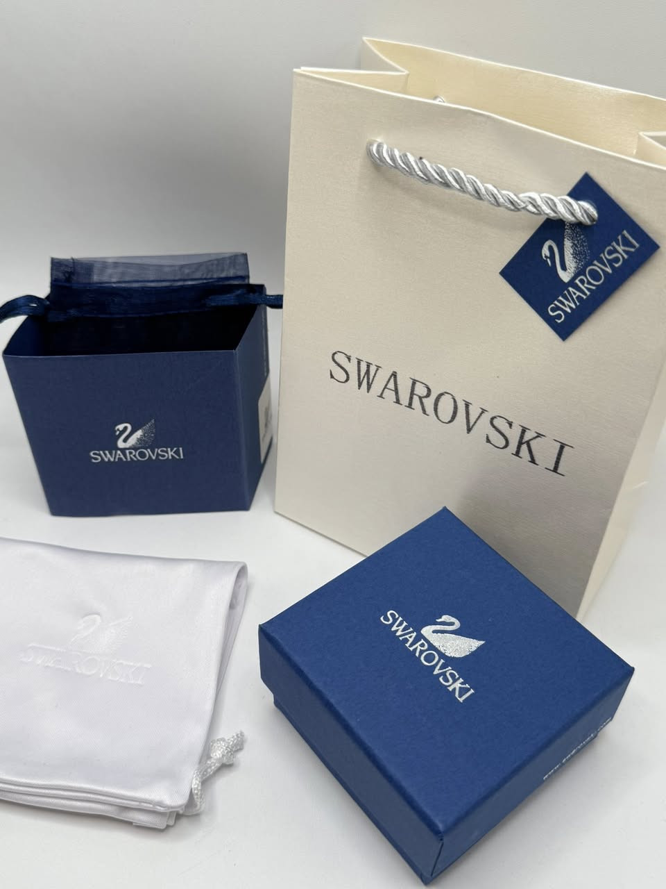 سوار ماركة swarovski امزون مع التغليف
يوجد توصيل كافة محافظات العراق


**إذا كنت صاحب هذا الإعلان وتريد حذفه لأي سبب، رجاءا أرسل رسالة إلى الدعم الفني**