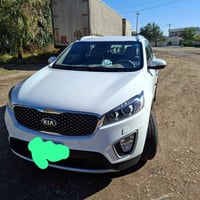 سورنتو ٢٠١٧ _ ٦سلندر .. ٧ راكب.. كشن السائق كهرباء..باب  الجنطة كهرباء...