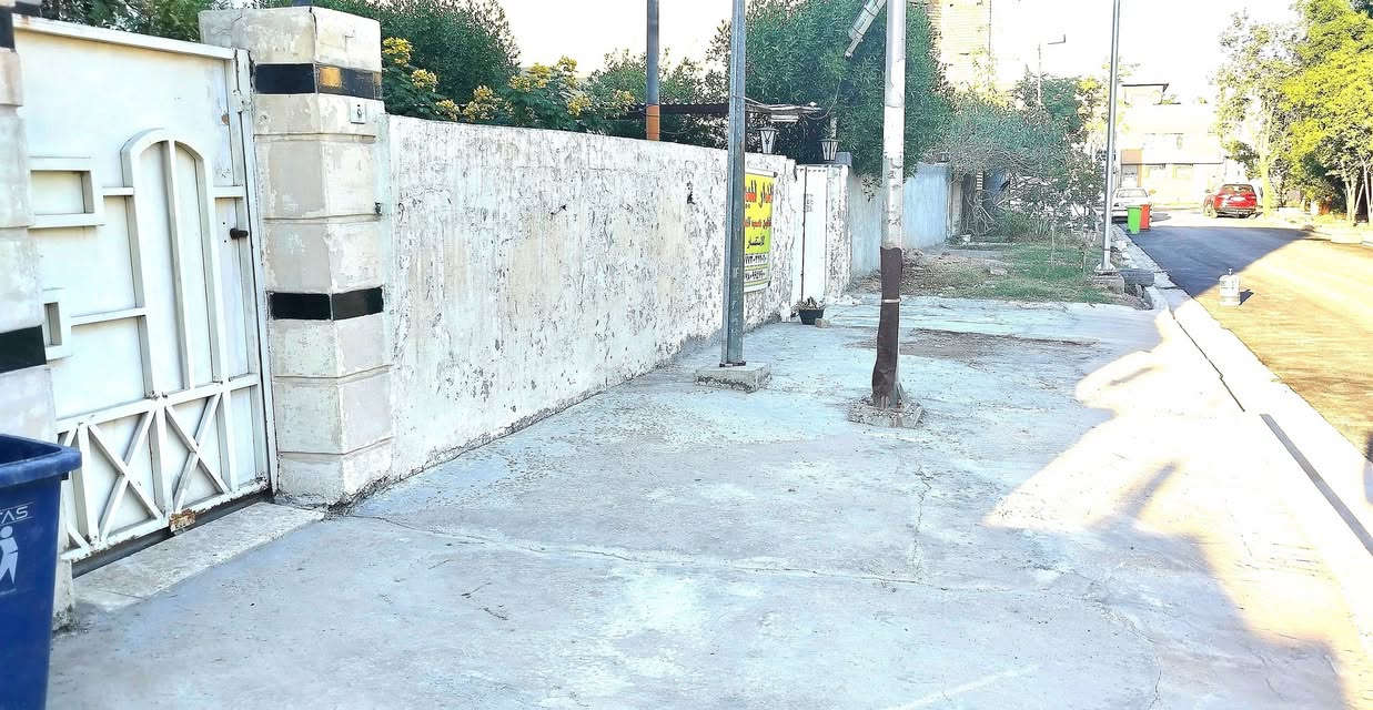 السلام عليكم
دار للبيع مساحة 487.5 متر
في شارع فلسطين حي الادريسي قرب ساحة بيروت واجهة 15م  ونزال 32.5م  صالح للسكن ويباع كقطعة ارض ومبني بالحديقة مشتمل مساحة 60م بناء جديد مؤجر بوارد شهري جيد المشتمل يباع من ضمن الدار
 البيت يباع كامل او تقطيع حسب الطلب 
المنطقة مبلطة تبليط جديد والشارع عريض والرصيف 4 متر
البيع مباشر مع صاحب الدار بدون دلالية
للاستفسار ***********
