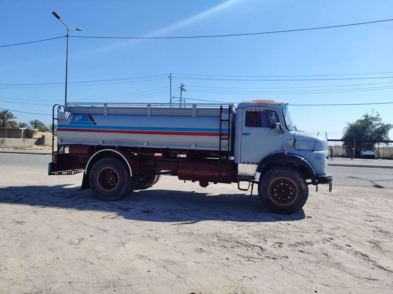 ابردين للبيع موديل ٨٥ عشره طن رقم انبار بسمي سياره وظع شركه قماره وشاصي بدون صبغ مكينه جديده الستفسار عل ***********
