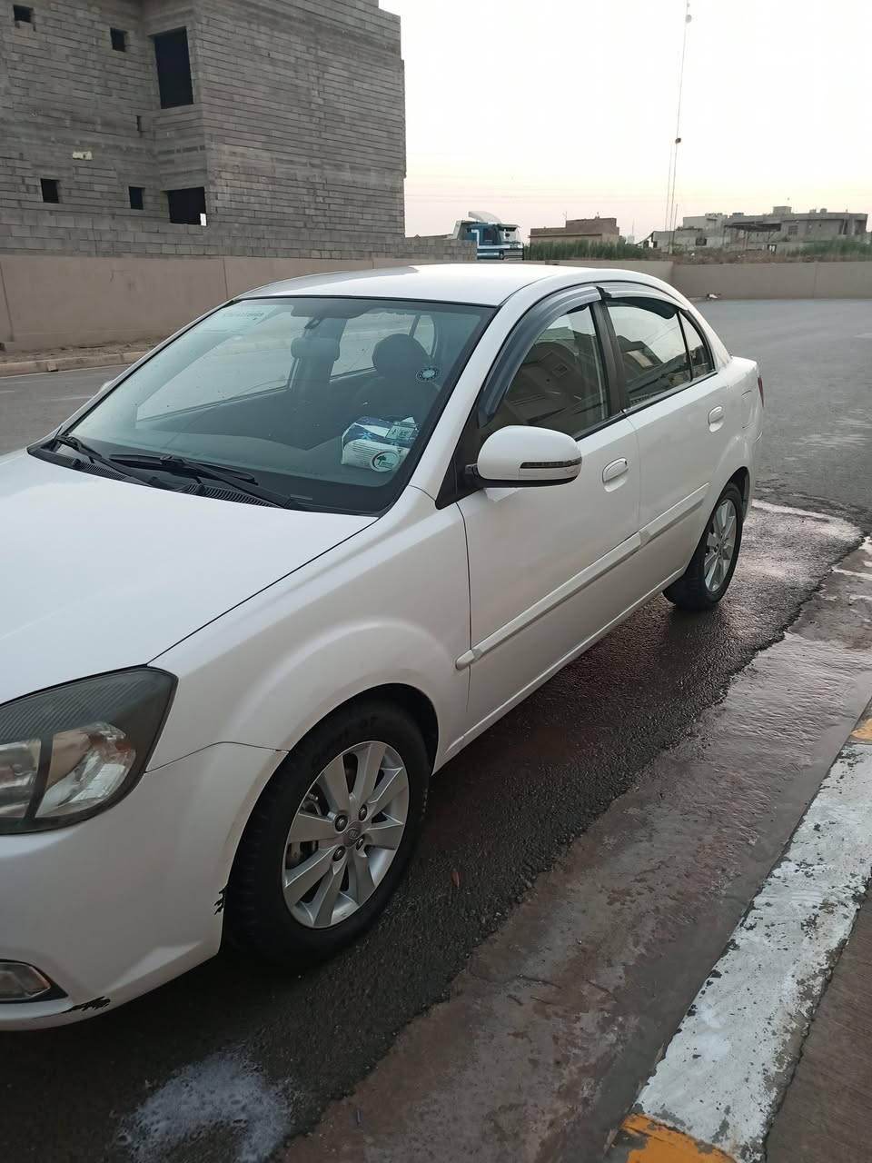 السلام عليكم
كيا ريو مواصفات برايد 
موديل 2012
داخل اسود 
تحكمات استيران وشاشة اندرويد
رقم نينوى انكليزي 
محرك 14بي صرف كيرها مابي شي وطخم جديد 
ضررها صبغ السكف وبين الداير والباب  خلف السكن بدون دواخل 
السعر 88 
***********
