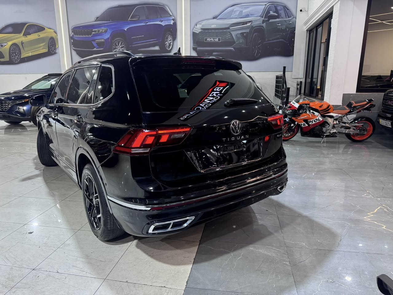 Volkswagen Tiguan 2023
سعر بلاشش ١٢٧$🔥🔒
0774 883 3883
0750 642 0644

محرك ٤ سلندر ٢٠٠٠ تيربو
دفع رباعی
مواصفات S
بصمة 
تشغيل عن بعد
كيج الكتروني 
وياله ١٩
كيج الكتروني
شاشة كبير
رادارات ٣٦٠ درجة
ماشية ٢٩ الاف مايل
❌ضرر ٤ قطع و شوية من قماره بجم سليم بدون دواخل
أرباك ستيرن و داشبورد اصلي ماطاك  ١٠٠❌١٠٠
سياره بدون رقم تترقم شمالي ١٥ ورقة
موجودة 📍اربيل معرض S.B cars

***********
***********

ملاحظة ❌عدنا خدمة اقساط اذا مقدمة(٨٠$)ثمانين ورقة
