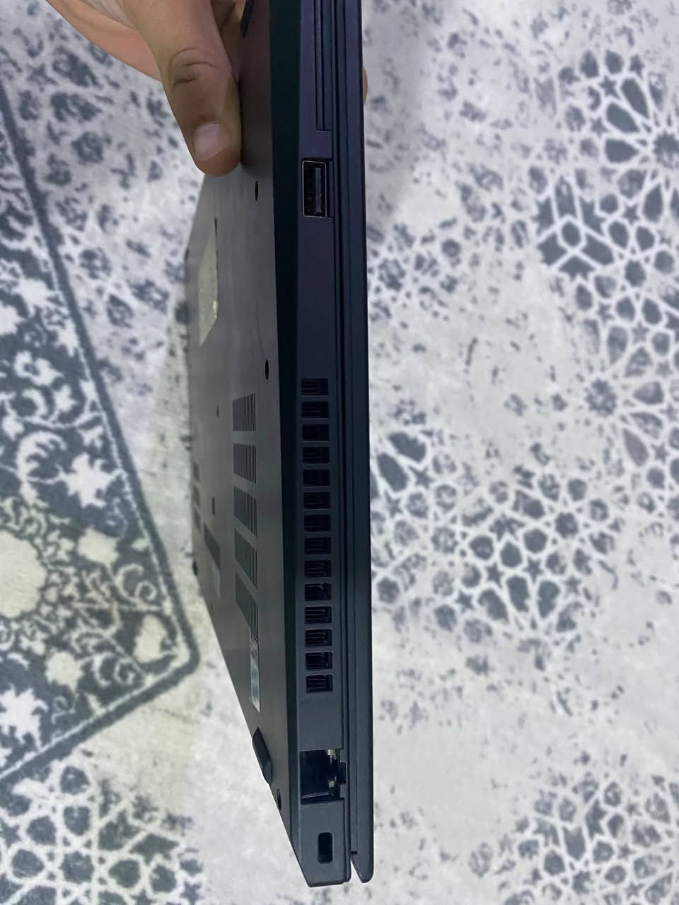 السلام عليكم شباب
حاسبه لينوفو T590 لاصحاب الهندسة والبرمجة
المواصفات :
Core i7 gen 8U(الجيل الثامن من الفئة الاقتصادية): المعالج
 16 GB : الرام 
512GB SSD : التخزين
النظام :وندوز 11 برو
الشاشة : 15.6 بوصة
البطارية : تدوم وياك اكثر من 5 ساعات
بيها بصمة علمود تفتح الحاسب طبعاً تفعله من الاعدادات + شاحنة 65 واط تشحن الابتوب بسرعه
جنطة للابتوب (هديه)
طبعاً الابتوب نظيف كلش بس مكسور كسر بسيط بالگفر بالطرف مال الشاشة اليسره طبعاً ما مأثر على الشاشة ولا على شكل الابتوب موجود بالصورة تلگه الكسر علمود تكون على بينه🤍
السعر ب٣٠٠ الف وبيه مجال للشراي
متوفر توصيل


**إذا كنت صاحب هذا الإعلان وتريد حذفه لأي سبب، رجاءا أرسل رسالة إلى الدعم الفني**