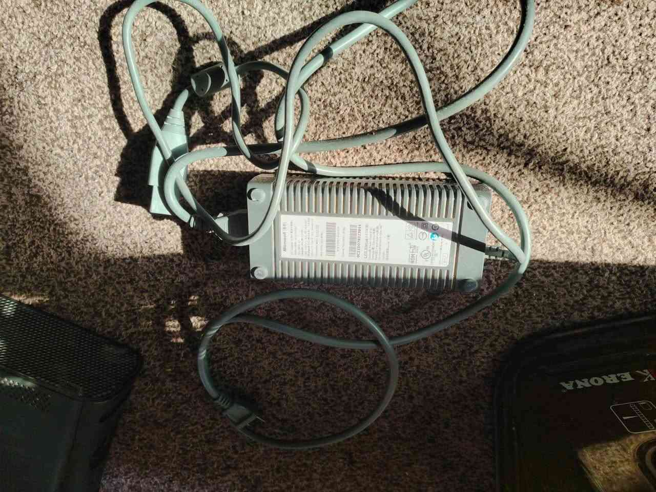 ابلي اكس بوكس 360 للبيع السعر 100 وبي مجال للاستفسار الرقم  *********** الرقم بس بي واتساب
