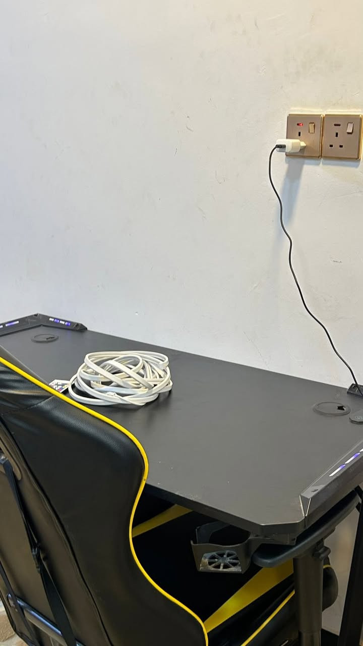 سلام عليكم
ميز كيمنك كاربون فايبر اصلي ضد الماي  مع انارة RGB تحكم وياة كرسي كيمنك من شركة النمور ستور يتحمل وزن 200kمع نظام تدليك +انارة اكثر من 200مود تحكم بجهاز  

سعرهن 225 وبيهم مجال ملاحظة كلهن استعمال شهر لان المكان مايوسع  

‏***********
