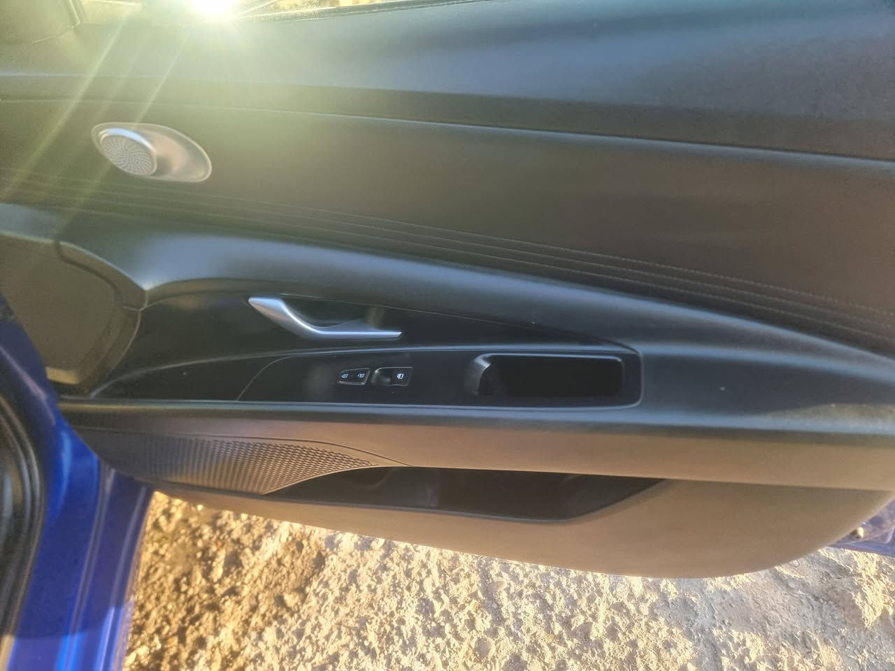 السلام عليكم
النترا موديل 2021 معوقين رقم بغداد 
السياره نص فول سويج محرك 2000
ماشيه ٧٤ ميل السعر 125 وبيه مجال 
رقم الهاتف ***********
