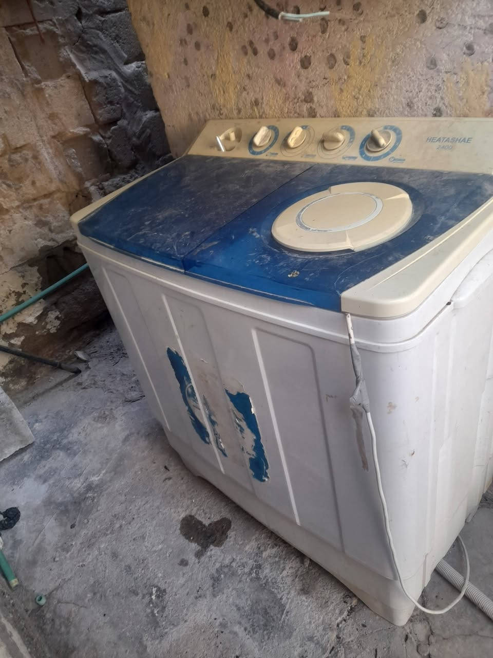 متاح غساله حجم كبير نضيفه بس نشافه عاطل ماطور  السعر ٦٠ خور الزبير ***********

